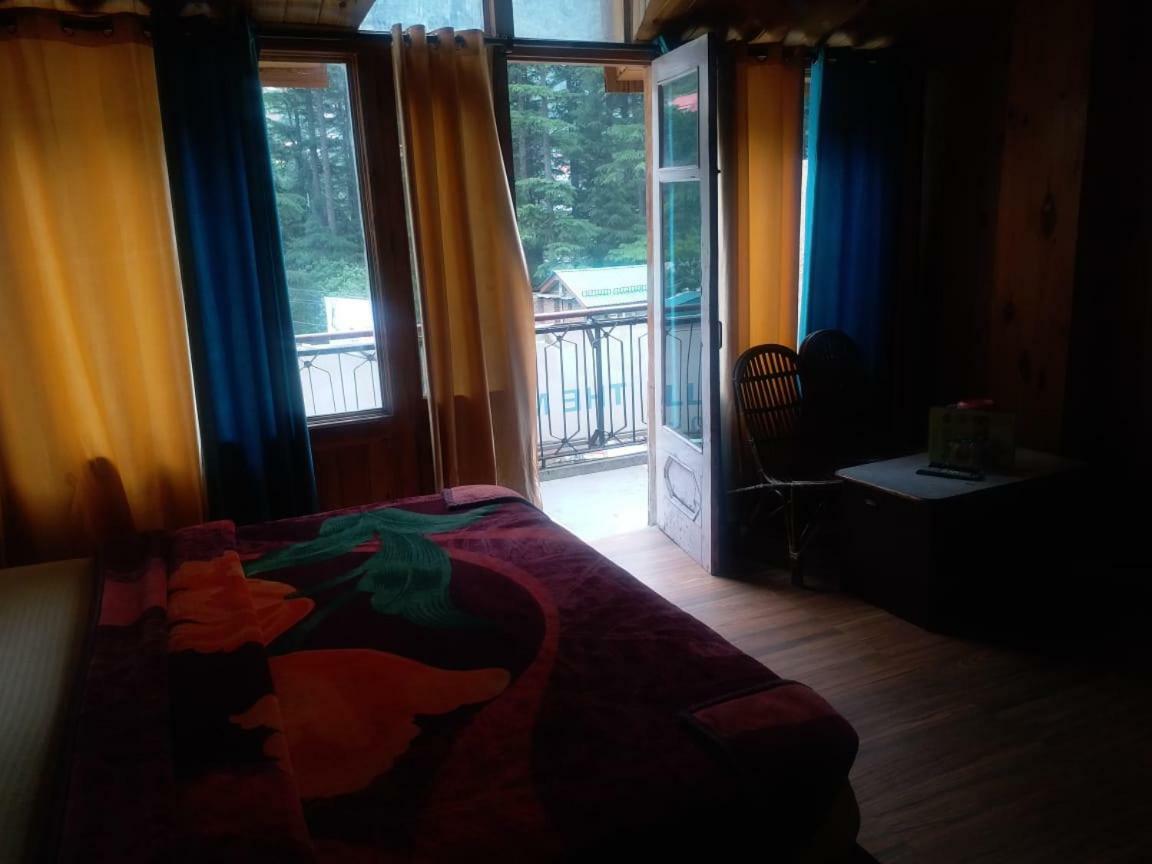 Hotel Pushpak Mall Road Manali - Manali (Himachal Pradesh) — Photos 2