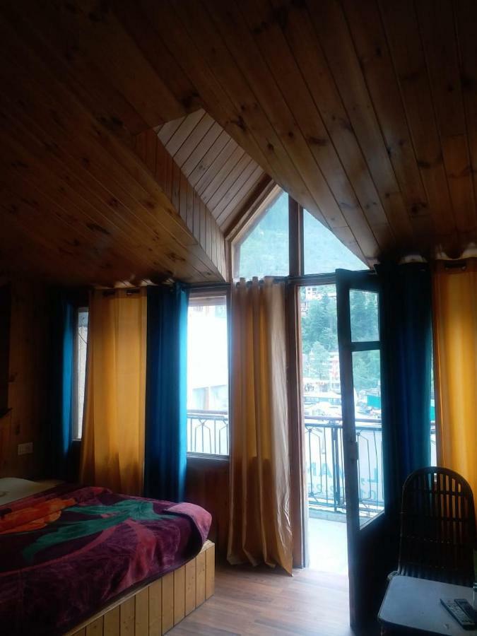 Hotel Pushpak Mall Road Manali - Manali (Himachal Pradesh), Manali